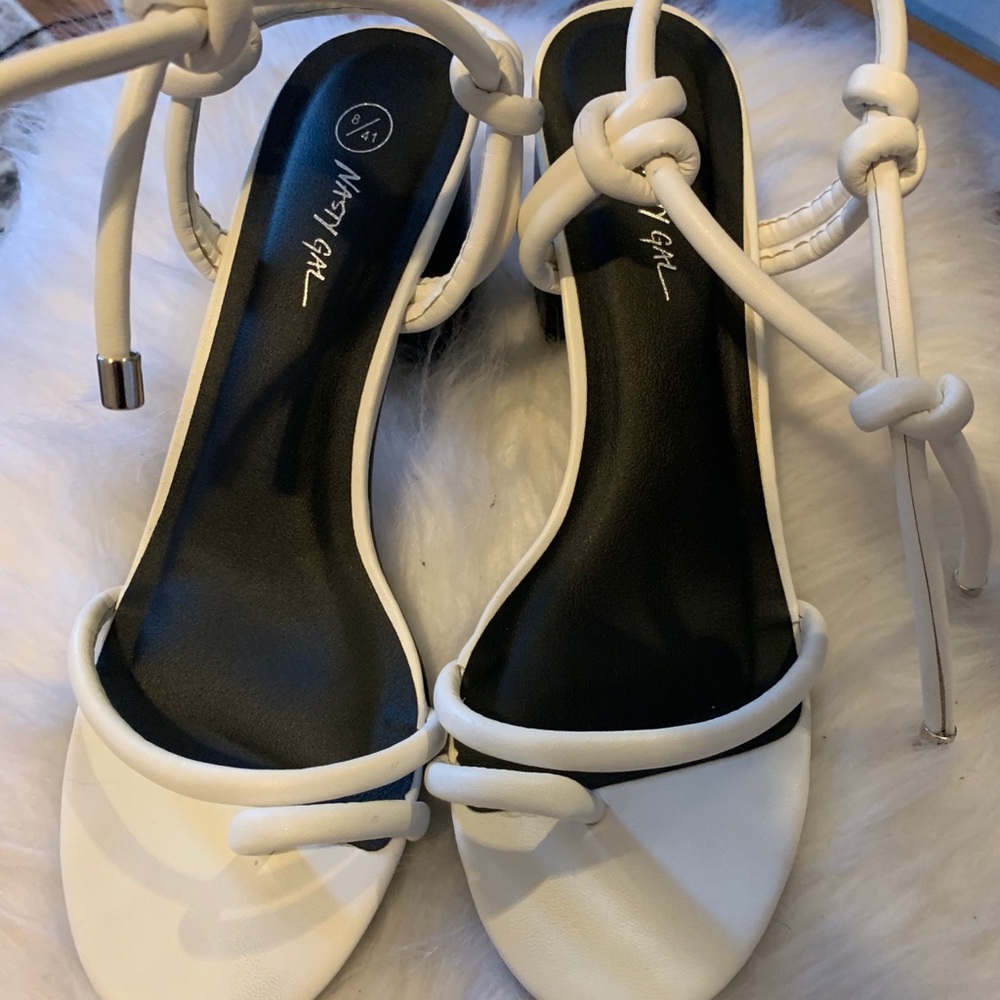 Chic White Strappy Sandals